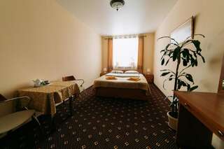 Гостиница Прага Смоленск Двухместный номер с 1 кроватью или 2 отдельными кроватями и собственной ванной комнатой-1